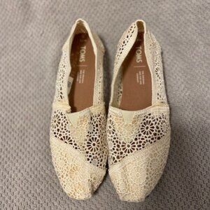 Cream Lace Toms shoes Size 7.5